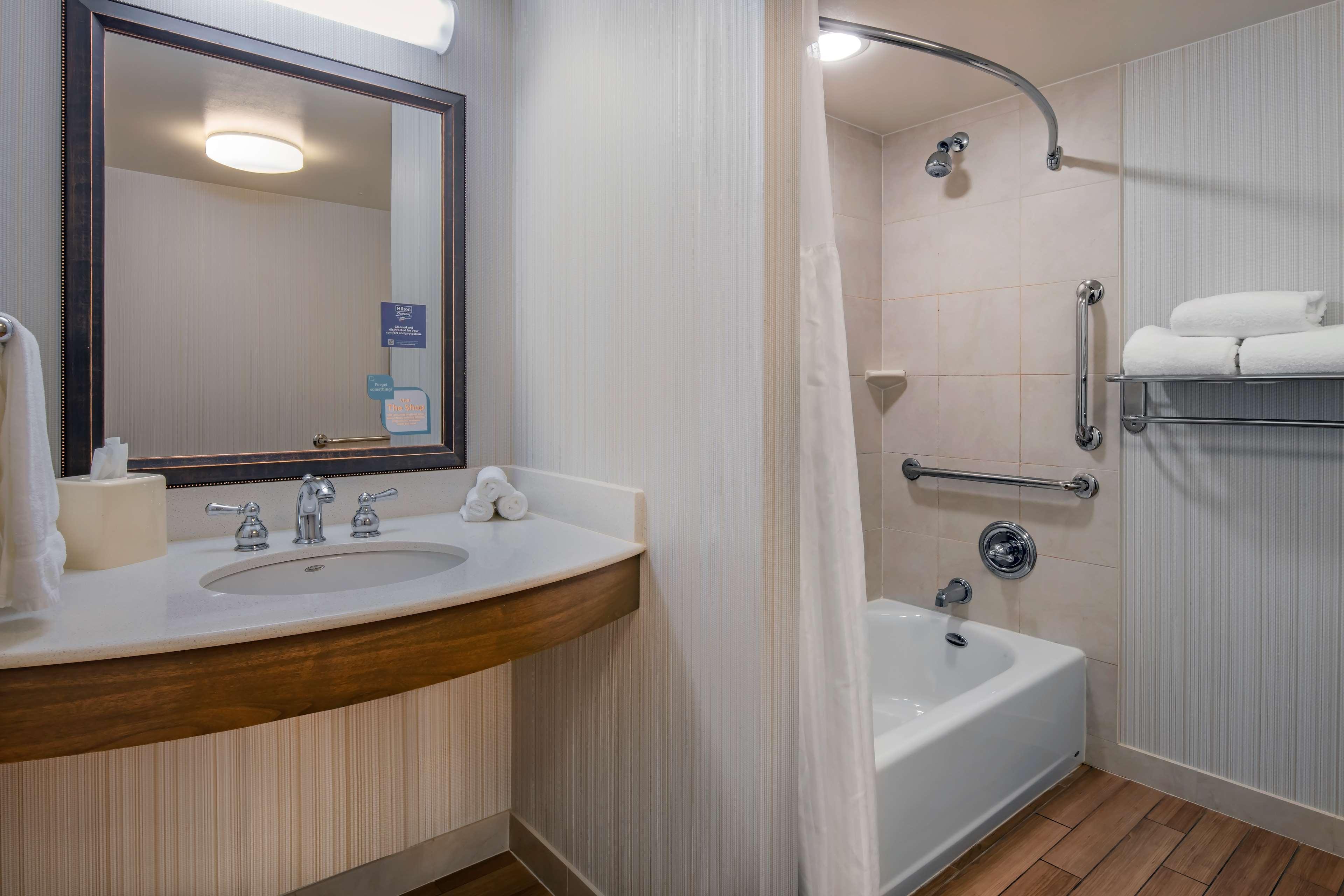 Hilton Garden Inn Devens Common Екстериор снимка