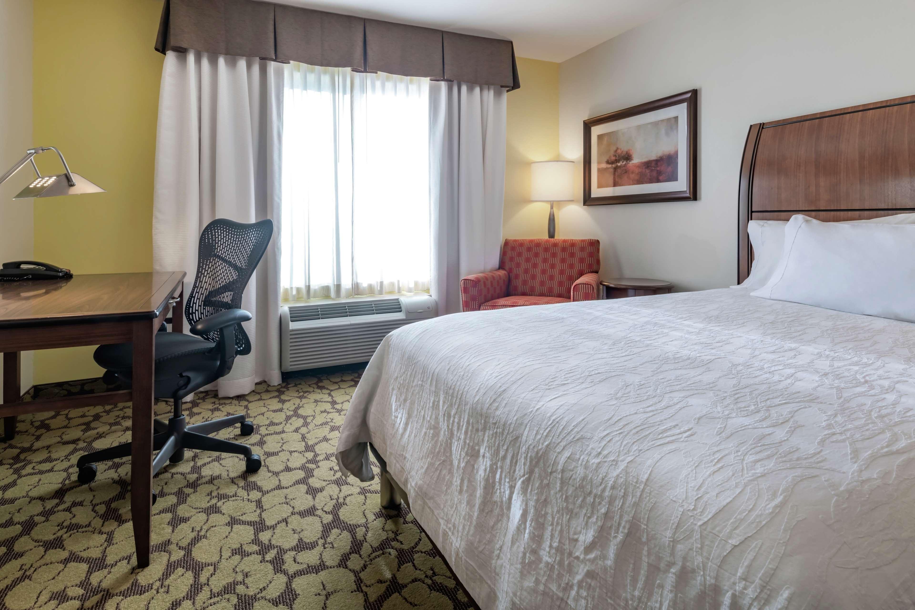 Hilton Garden Inn Devens Common Екстериор снимка