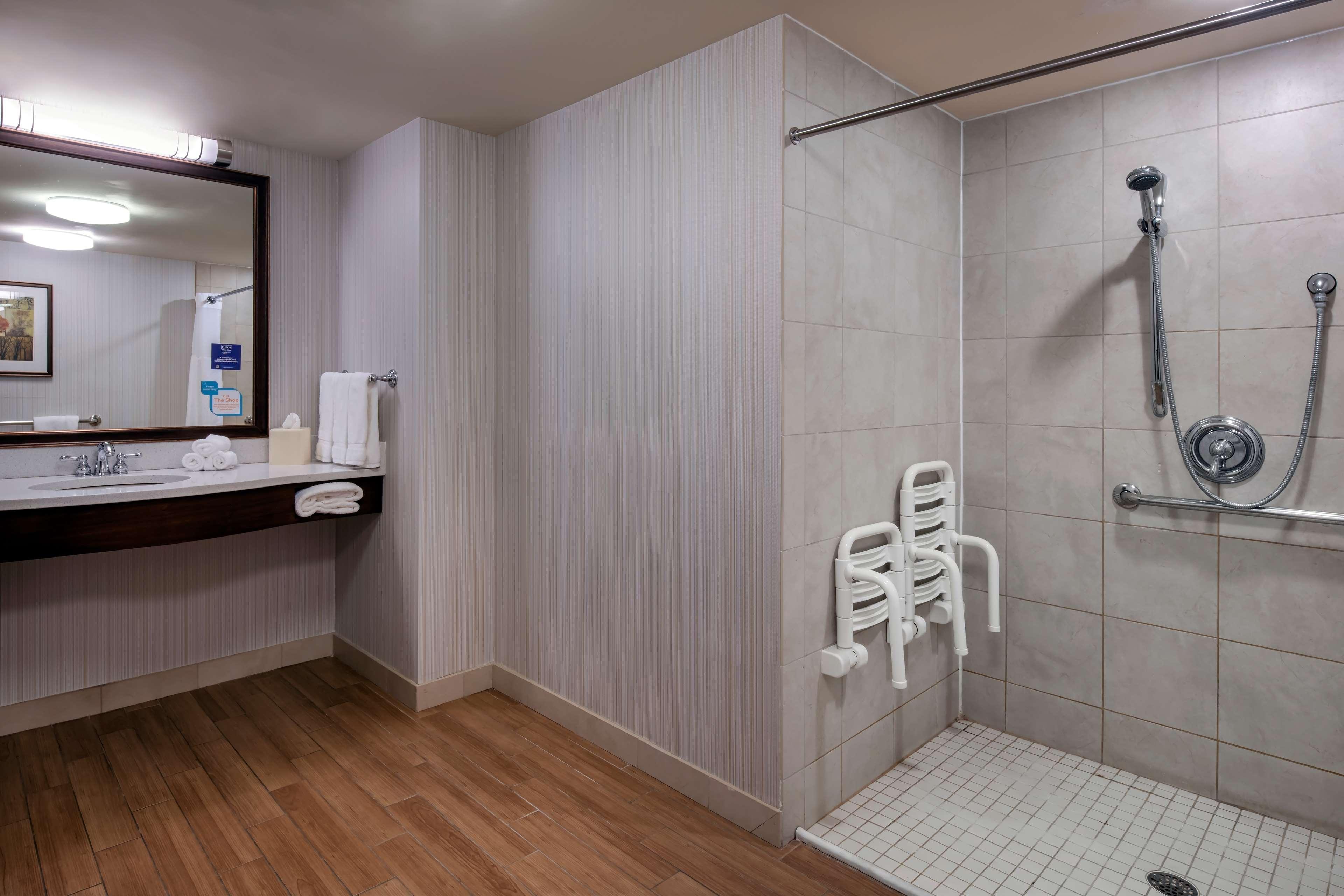 Hilton Garden Inn Devens Common Екстериор снимка