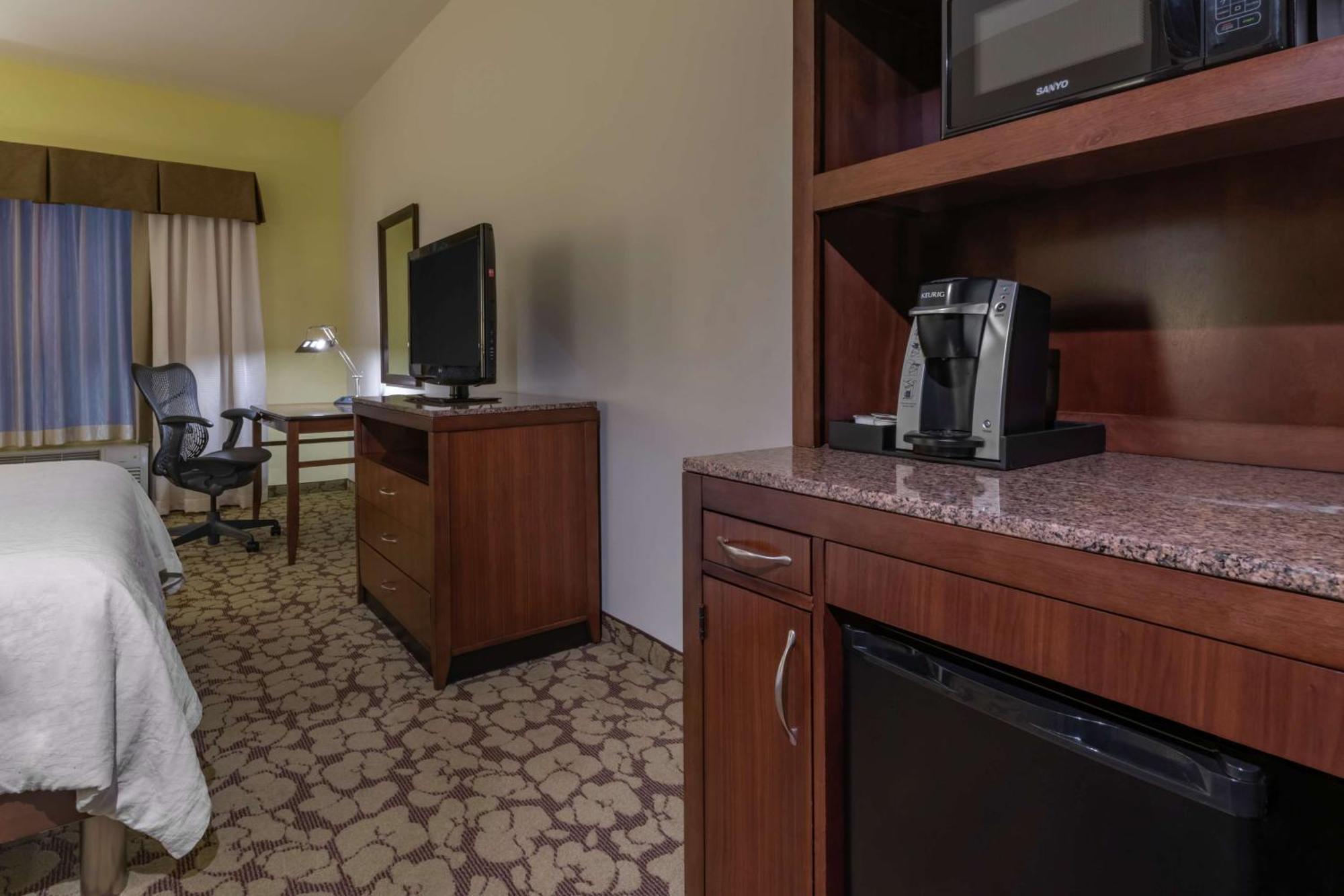 Hilton Garden Inn Devens Common Екстериор снимка